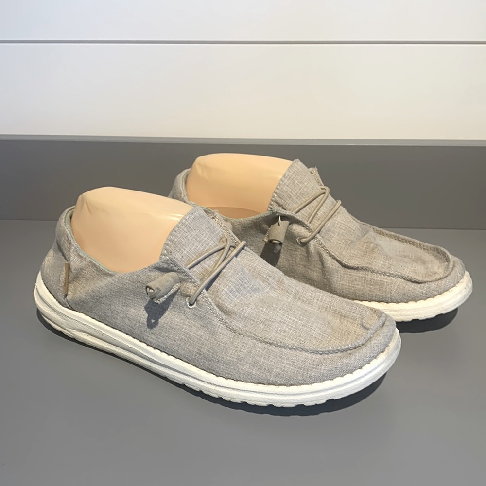 Hey Dudes Wendy Chambray Beige. Size 10 womens